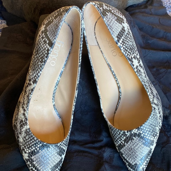 Franco Sarto Gray Snakeskin, Pointed Toe Pumps.9 M.Preowned,excellent condition. - Picture 1 of 7